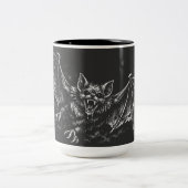 Tasse 2 Couleurs Chauve-souris plongeante - par BurnsInHell (Centre)