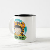 Tasse 2 Couleurs Chemise officielle KACON 2025 (Devant gauche)