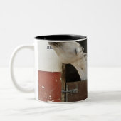 Tasse 2 Couleurs Cheval gris dans une écurie (Gauche)