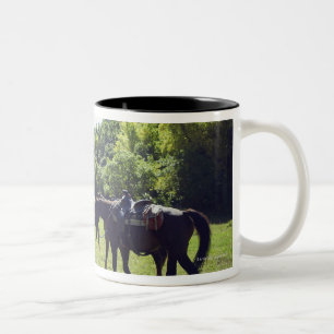 Tasse 2 Couleurs Chevaux marchant dans une ligne