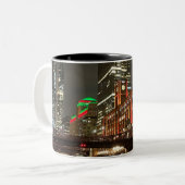 Tasse 2 Couleurs Chicago Skyline la nuit (Devant gauche)