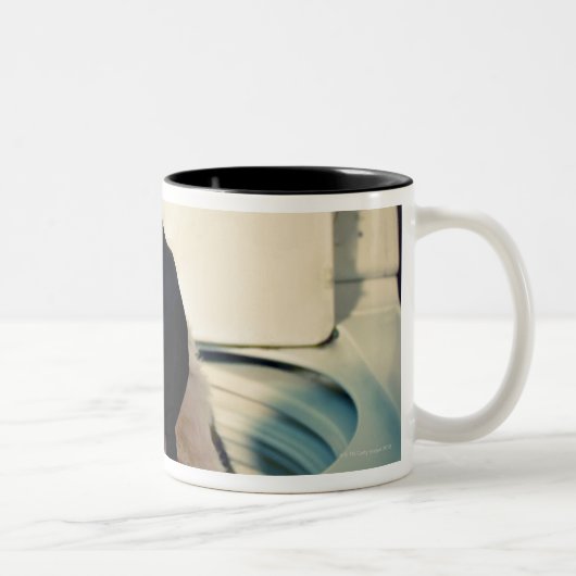 Tasse 2 Couleurs Chien aidant avec le lavage (Droit)
