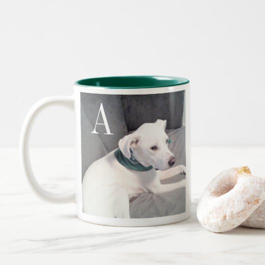Tasse 2 Couleurs Chien blanc mignon vert initial unique (Avec donut)