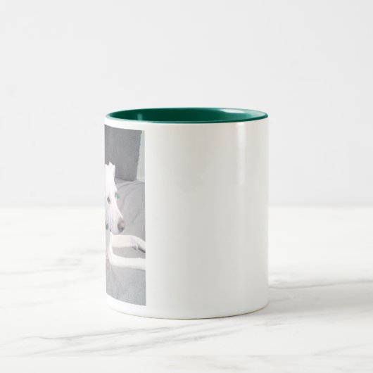 Tasse 2 Couleurs Chien blanc mignon vert initial unique (Centre)