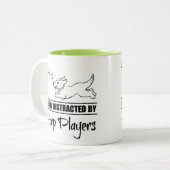 Tasse 2 Couleurs Chien courant facilement distrait par des joueurs (Devant gauche)