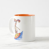Tasse 2 Couleurs Chien mignon Whimsical sur Surboard (Devant gauche)