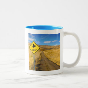 Tasse 2 Couleurs Chiens volant au-dessus du signe