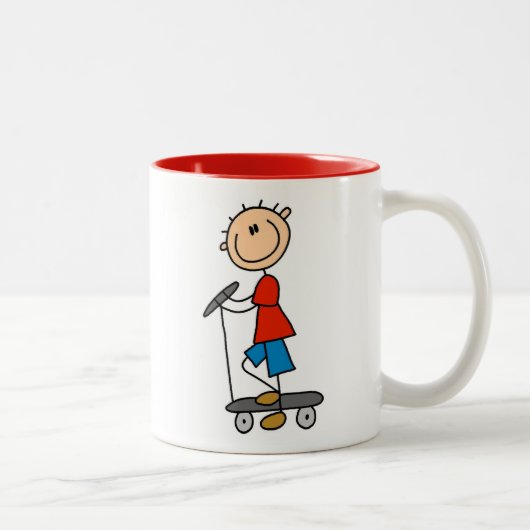 Tasse 2 Couleurs Chiffre garçon de bâton sur le scooter (Droit)
