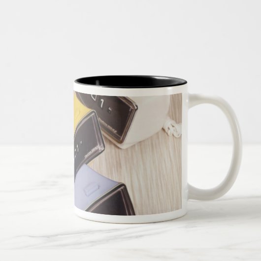 Tasse 2 Couleurs Cinq horloges (Droit)