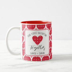 Tasse 2 Couleurs Coeurs rouges modernes Nos premières valentines en