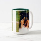 Tasse 2 Couleurs Collie à couche brute (Devant droit)