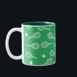 Tasse 2 Couleurs Cool Blanc Retro Raquettes de Tennis Motif Vert<br><div class="desc">Raquettes de tennis blanc et vert Motif pour lui | Court De Tennis D'Été. Cadeau pour joueur de tennis, match de tennis en raquette blanche sur un arrière - plan vert. Cadeau personnalisé pour un joueur de tennis. Joueurs de tennis branchés décoration maison. Des cadeaux de joueurs de tennis modernes...</div>