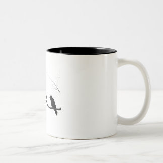 Tasse 2 Couleurs Corneille Raven se reposant dans l'arbre