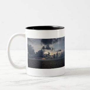 Tasse 2 Couleurs Coucher de soleil avant, Nuages de Puffy, Mer du N