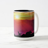 Tasse 2 Couleurs Coucher du soleil de dinosaure (Devant droit)
