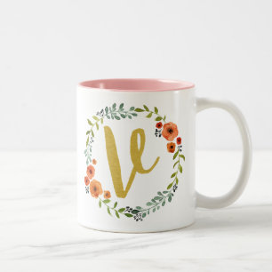 Tasse 2 Couleurs Couronne de fleurs botaniques monogramme initial V