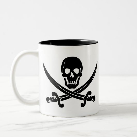 Tasse 2 Couleurs Crâne de pirate et épées croisées (Gauche)