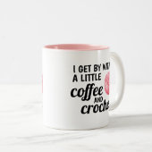 Tasse 2 Couleurs Crochet rose et fil de café (Devant droit)