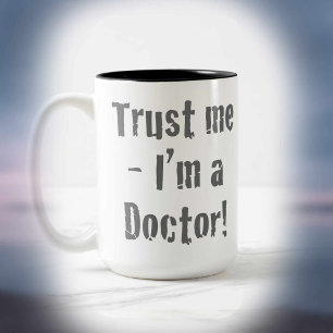 Tasse 2 Couleurs « Croyez-moi, je suis médecin »