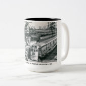 Tasse 2 Couleurs Cru de train de zéphyr de Burlington (Devant droit)