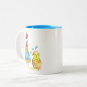 Tasse 2 Couleurs Cute Whimsical Mama poulet avec bébé (Devant gauche)