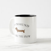 Tasse 2 Couleurs Dachshund À Travers La Neige (Devant gauche)