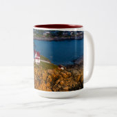 Tasse 2 Couleurs Dawns Light tombe sur le rivage rocheux de Nubble (Devant droit)