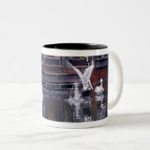 Tasse 2 Couleurs Décollage du pélican (Devant droit)