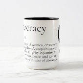 Tasse 2 Couleurs Définition de Gynocracy et poing féministe drôles (Centre)