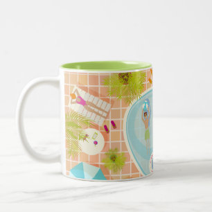 Tasse 2 Couleurs Des filles et des garçons du bikini jouant au jeu