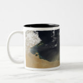 Tasse 2 Couleurs Des panaches de poussière soufflant au large des c (Gauche)