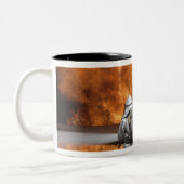 Tasse 2 Couleurs Des pompiers neutralisent un incendie (Gauche)