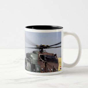 Tasse 2 Couleurs Deux Hélicoptères Irakiens Mi-17 Hip