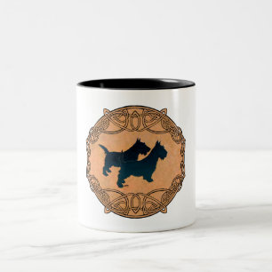 Tasse 2 Couleurs Deux Teckels Écossais en Entrelacs Celtiques