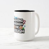 Tasse 2 Couleurs Dévaler la Pâte de Noël (Devant droit)