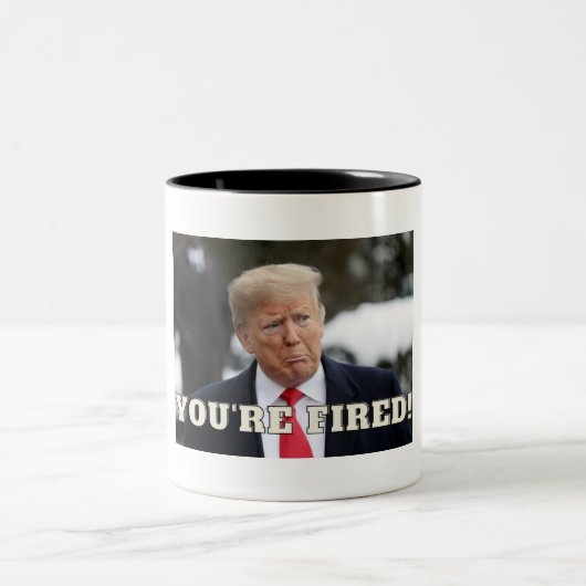 Tasse 2 Couleurs Donald Trump, tu es renvoyé !Mug (Centre)