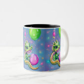 Tasse 2 Couleurs Dragon d'anniversaire mignon avec ballons (Devant droit)