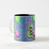Tasse 2 Couleurs Dragon d'anniversaire mignon avec ballons (Devant gauche)