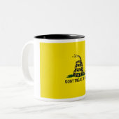 Tasse 2 Couleurs Drapeau de Gadsden (Devant gauche)