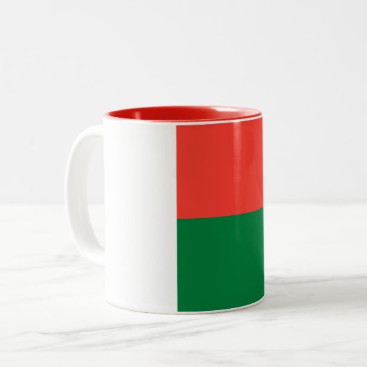 Tasse 2 Couleurs Drapeau de Madagascar (Devant gauche)
