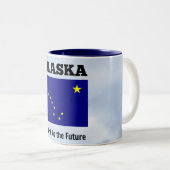 Tasse 2 Couleurs Drapeau et slogan de l'Alaska (Devant droit)