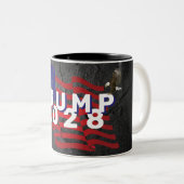 Tasse 2 Couleurs Drapeau Trump 2028 et aigle chauve (Devant droit)