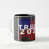 Tasse 2 Couleurs Drapeau Trump 2028 et aigle chauve (Devant gauche)