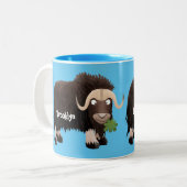 Tasse 2 Couleurs Drôle dessin animé de boeuf musqué (Devant gauche)