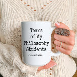 Tasse 2 Couleurs Drôle Larmes de mes étudiants | Professeur de phil<br><div class="desc">Drôle Larmes de mes étudiants en philosophie | Professeur de philosophie amusant tasses à café. Cadeaux amusants personnalisables pour les professeurs de philosophie du lycée. Cette tasse Représente une typographie amusante qui dit. les meilleurs cadeaux de retraite uniques pour les professeurs de philosophie. c'est une tasse à café personnalisable. Cliquez...</div>