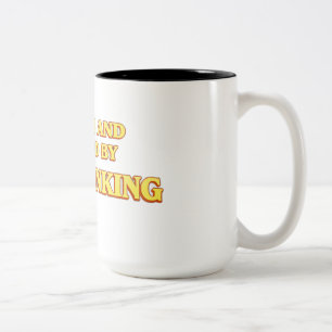 Tasse 2 Couleurs Écrit et réalisé par Overthinking Shirt