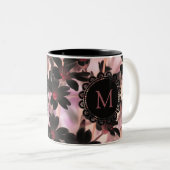 Tasse 2 Couleurs Elegant Black Lilac Flowers Monogram (Devant droit)