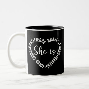 Tasse 2 Couleurs Elle est aimée courageuse farouche brave forte int