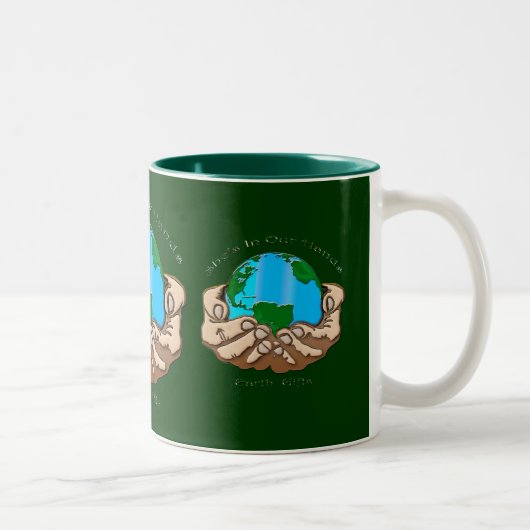 Tasse 2 Couleurs ELLE EST DANS NOTRE collection MAINS (Droit)