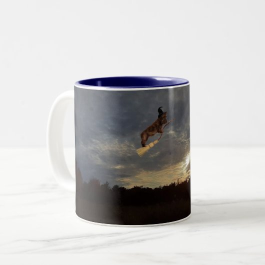 Tasse 2 Couleurs Elle est sorcière (Devant gauche)